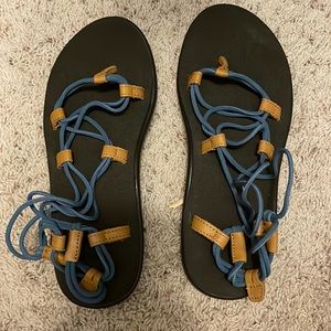 Strapping tevas